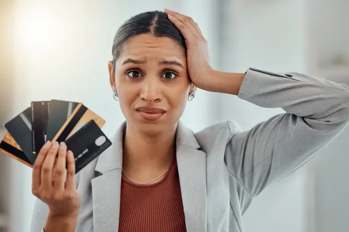 7 Things Credit Experts Avoid Doing with Their Credit Cards